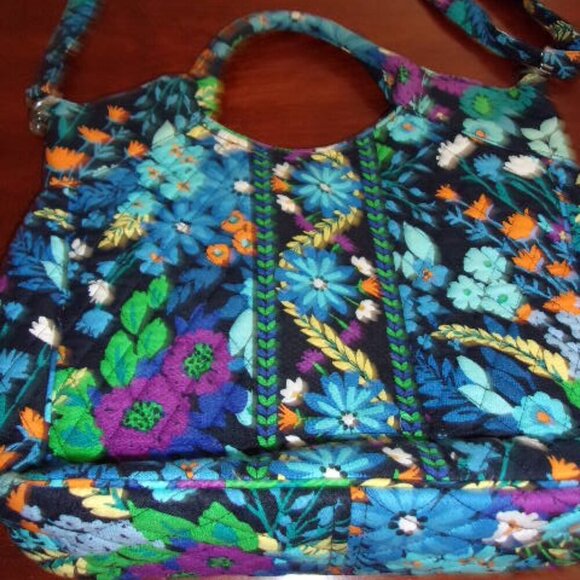 Vera Bradley crossbody floral quilted bag - Picture 1 of 5